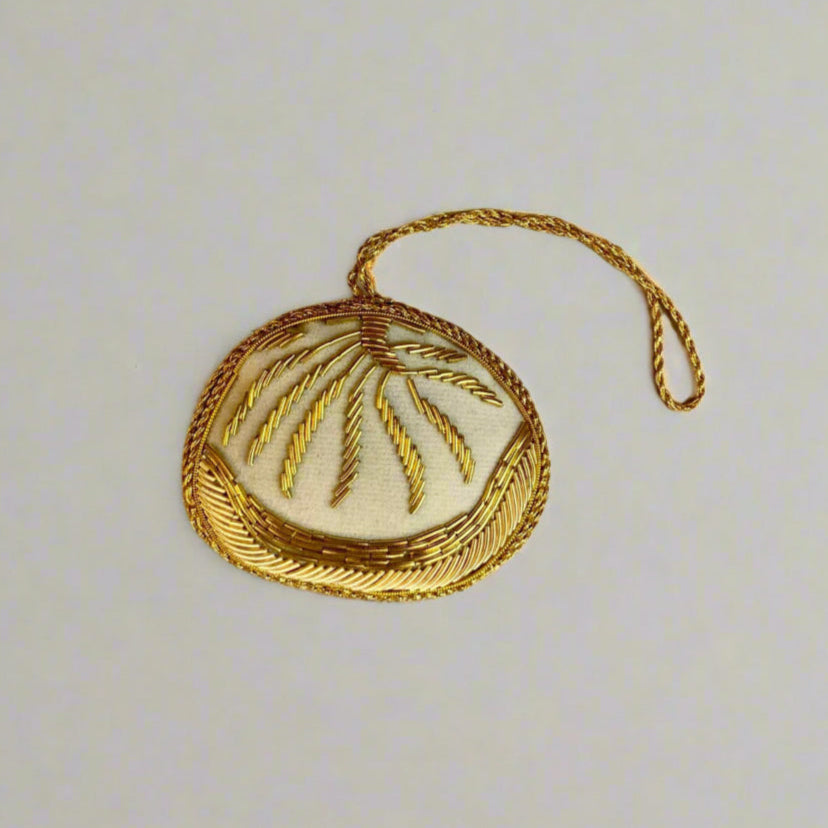 EMBROIDERED ORNAMENT : Bao