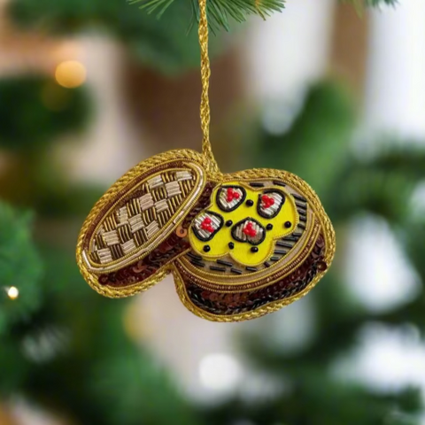EMBROIDERED ORNAMENT : Dimsum