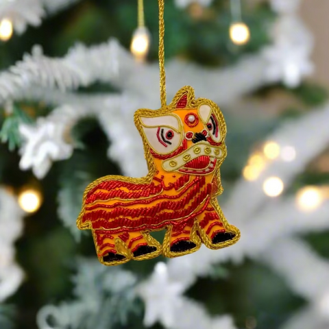 EMBROIDERED ORNAMENT : Lion