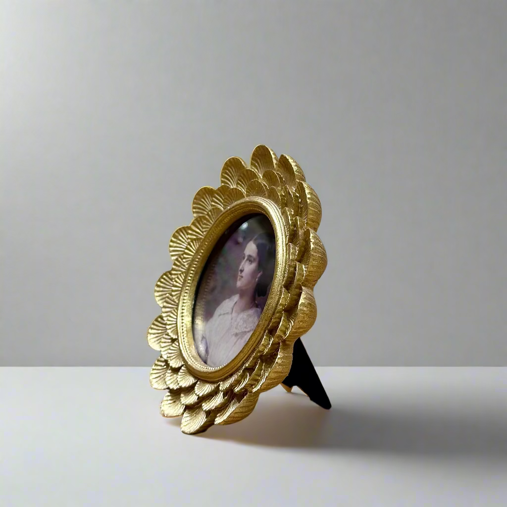 Vienna Gold Round Wooden Photo Frame