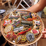 EMBROIDERED ORNAMENT : Lucky Cat