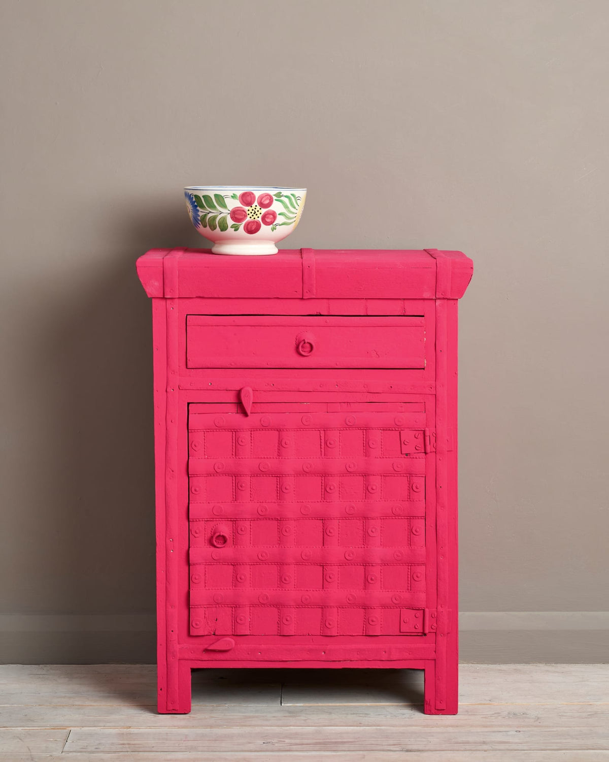 Side view of Capri Pink Annie Sloan Chalk Paint®