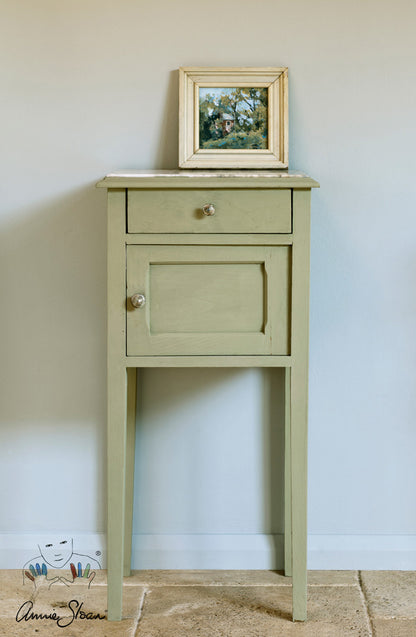 Château Grey Annie Sloan Chalk Paint® - Thorn and Burrow