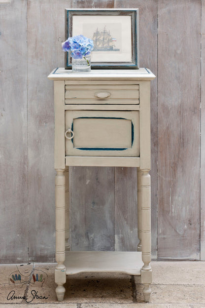 Country Grey Annie Sloan Chalk Paint® - Thorn and Burrow