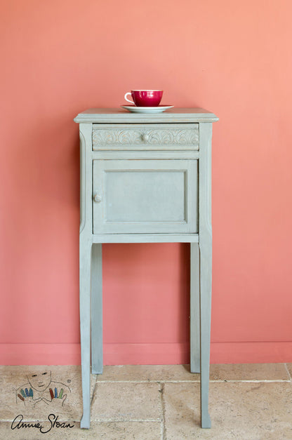 French Linen Annie Sloan Chalk Paint® - Thorn and Burrow