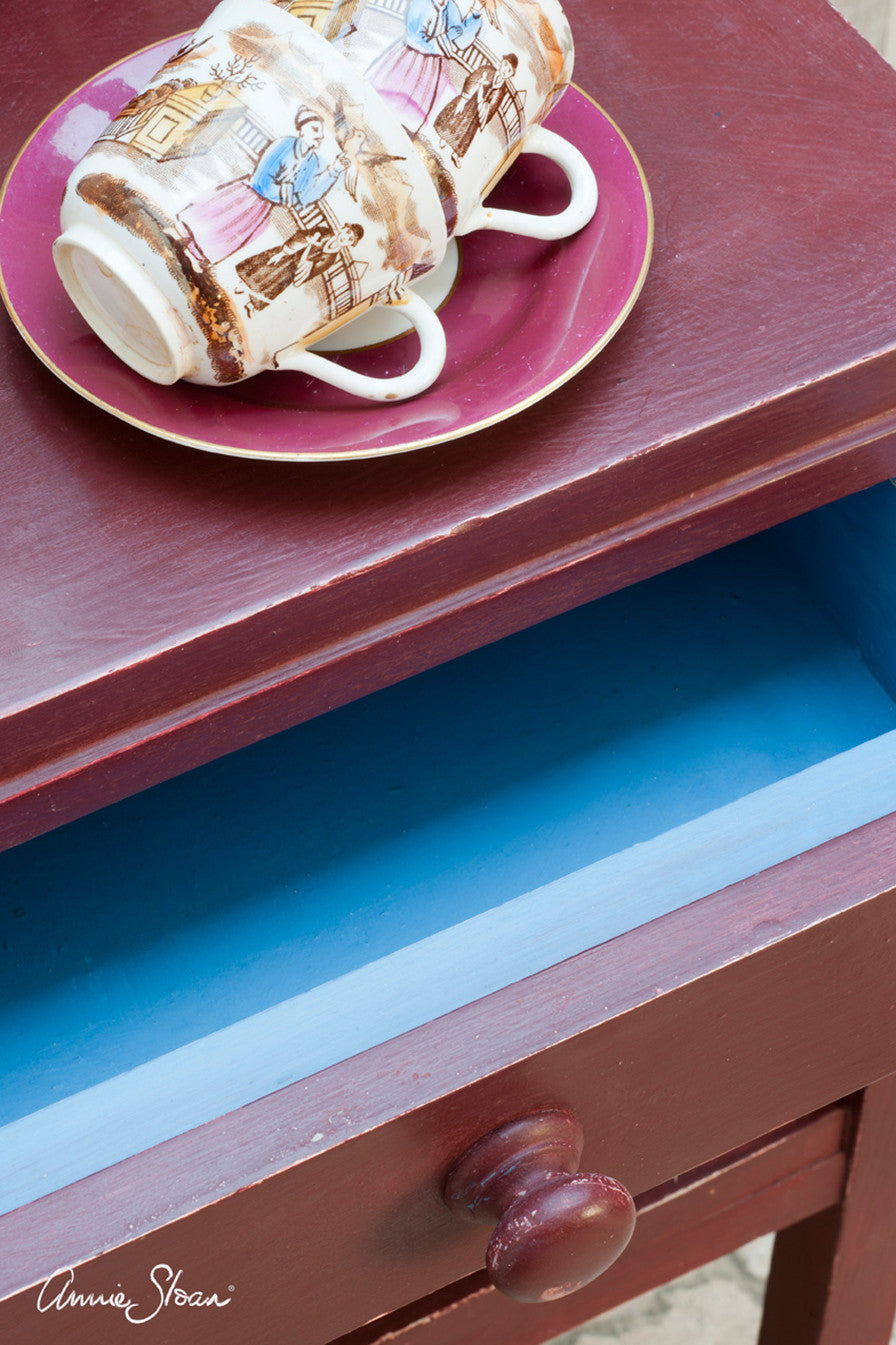 Primer Red Annie Sloan Chalk Paint® - Thorn and Burrow