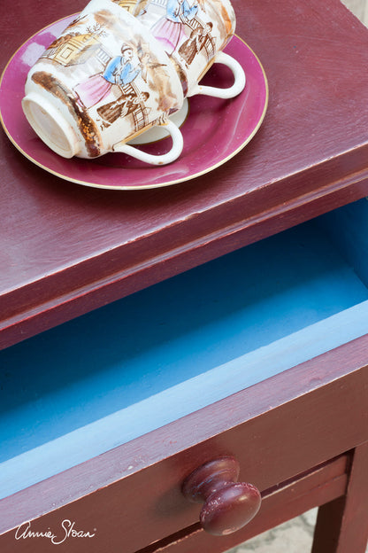 Primer Red Annie Sloan Chalk Paint® - Thorn and Burrow