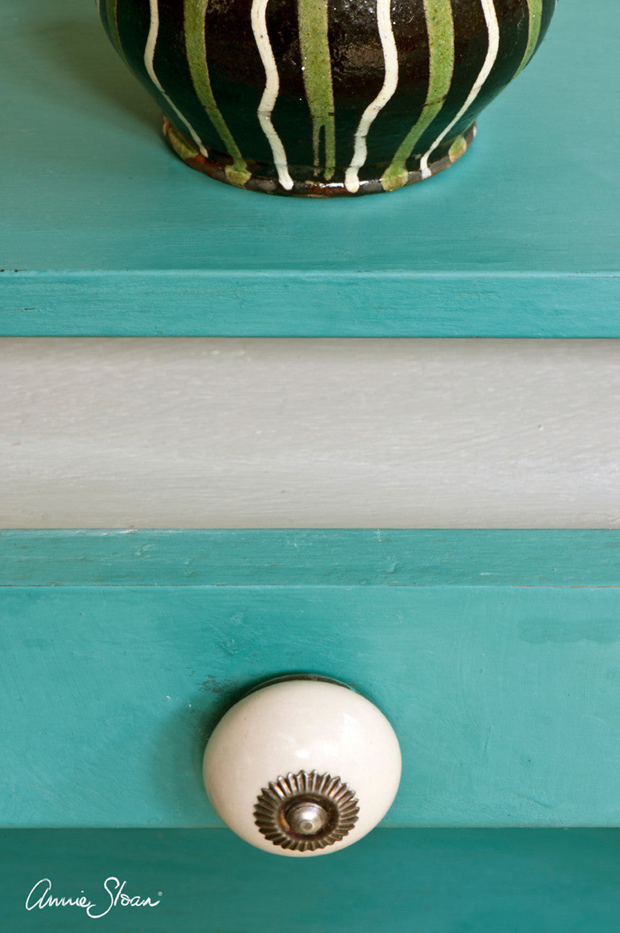 Provence Annie Sloan Chalk Paint® - Thorn and Burrow